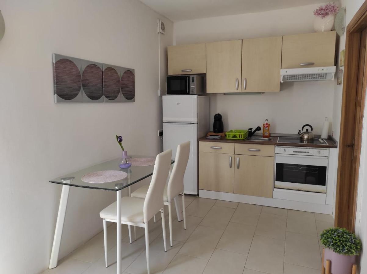 Studio Apartment With Private Terrace, Jacuzzi & Views Mosta Exterior foto