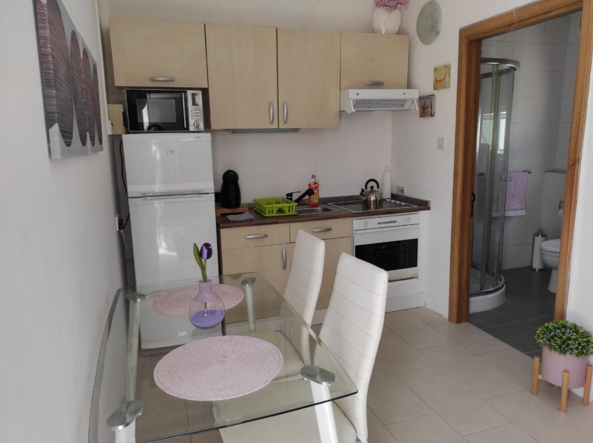 Studio Apartment With Private Terrace, Jacuzzi & Views Mosta Exterior foto