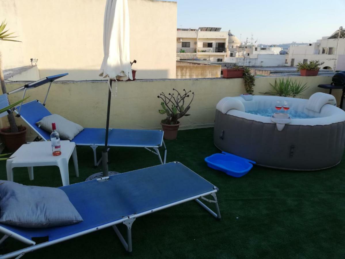 Studio Apartment With Private Terrace, Jacuzzi & Views Mosta Exterior foto
